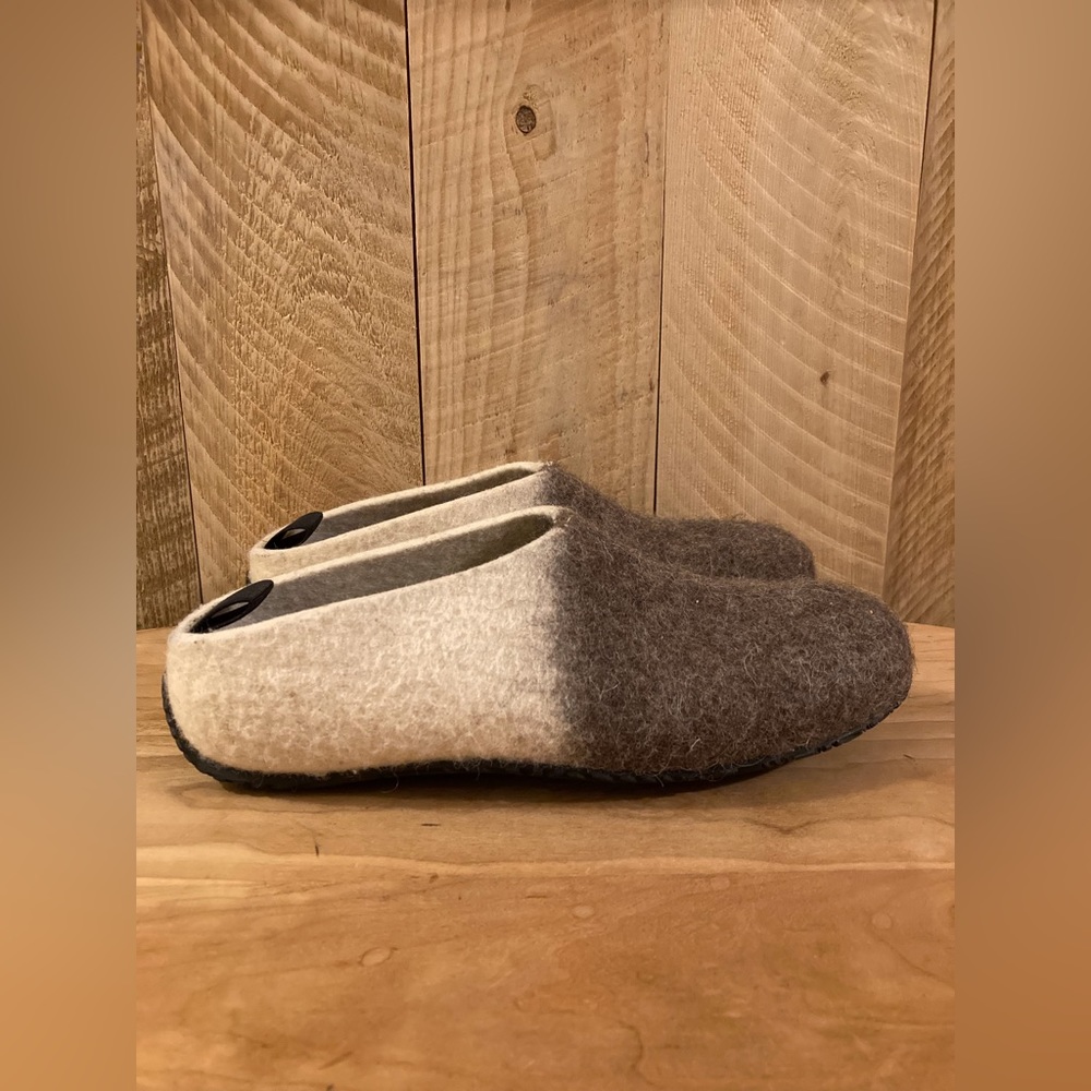 LAST CHANCE Lahtiset AKI CHOKLAT Slipper Shoes Made in Finland Size 39 (8.5)